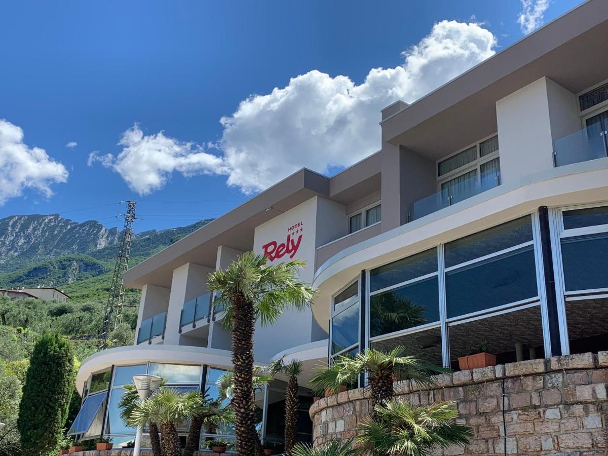 ברנצונה סול גארדה Hotel Residence Rely מראה חיצוני תמונה
